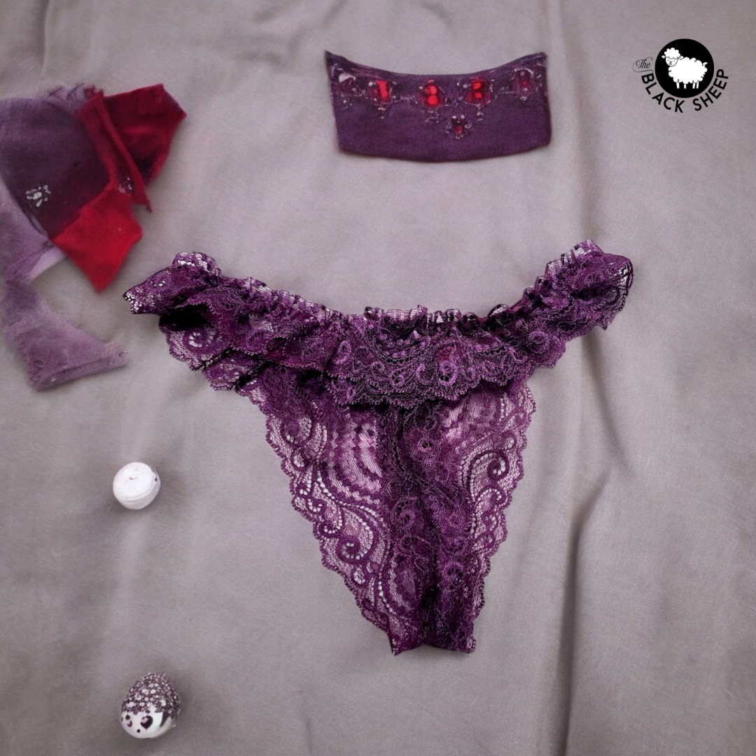 š Ravishing Lace Thong - Playful Passion š