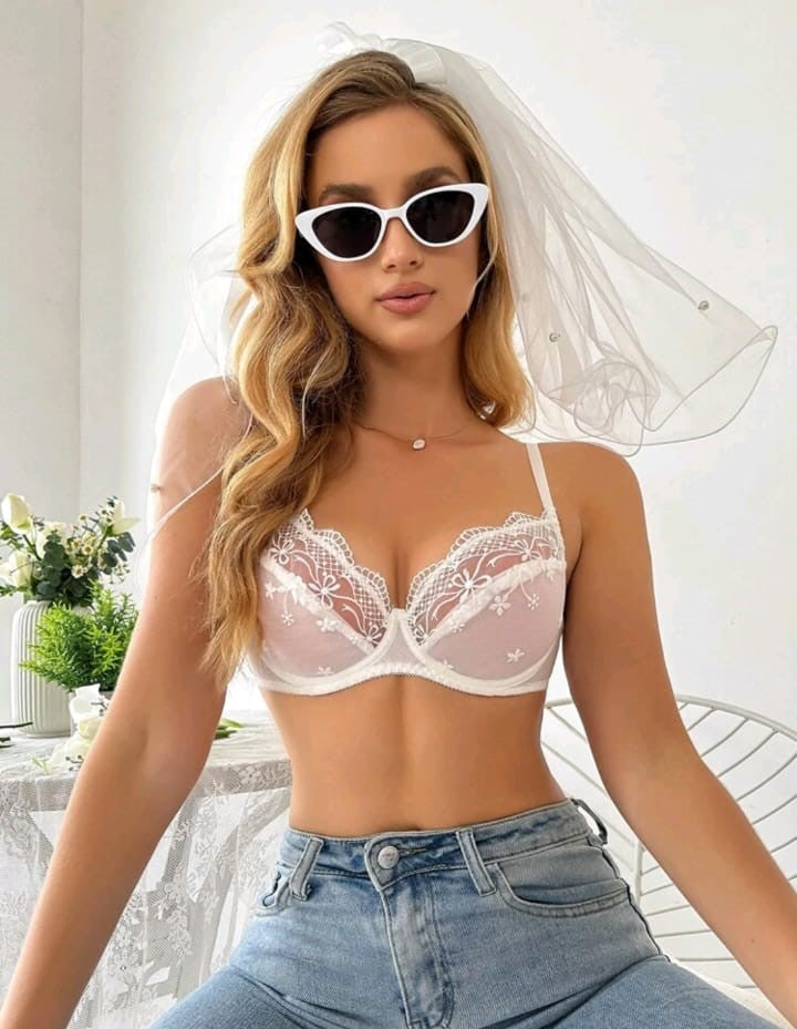 Floral Lace Underwire Push-Up Bra (White)