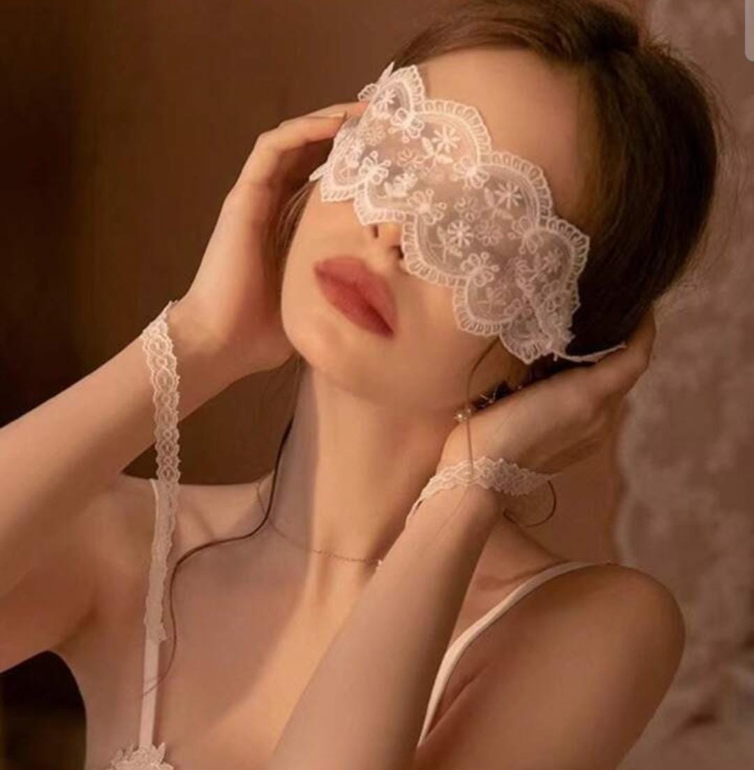 Mystique Lace Eye Veil - White