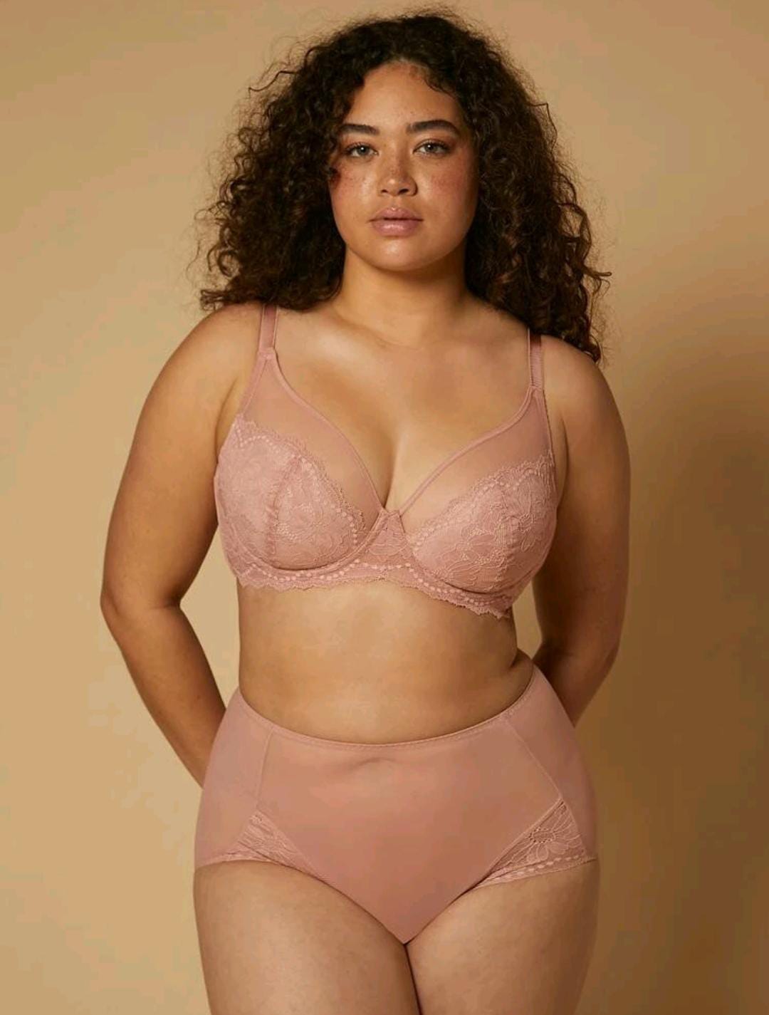 Classic Lace Full-Coverage Bra (Pink)