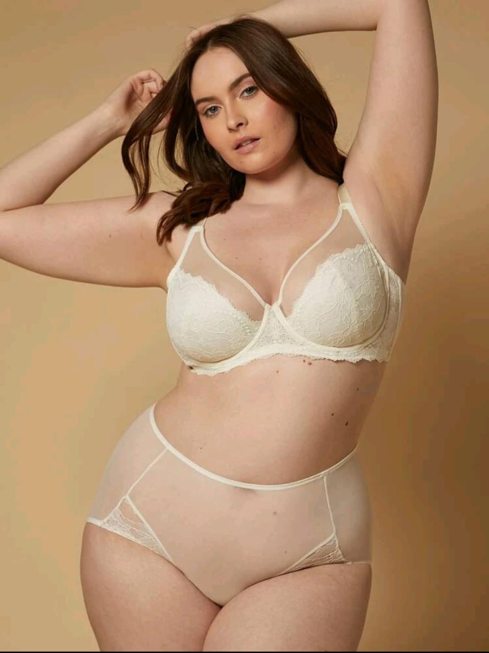 Classic Lace Full-Coverage Bra (Plus Size White)