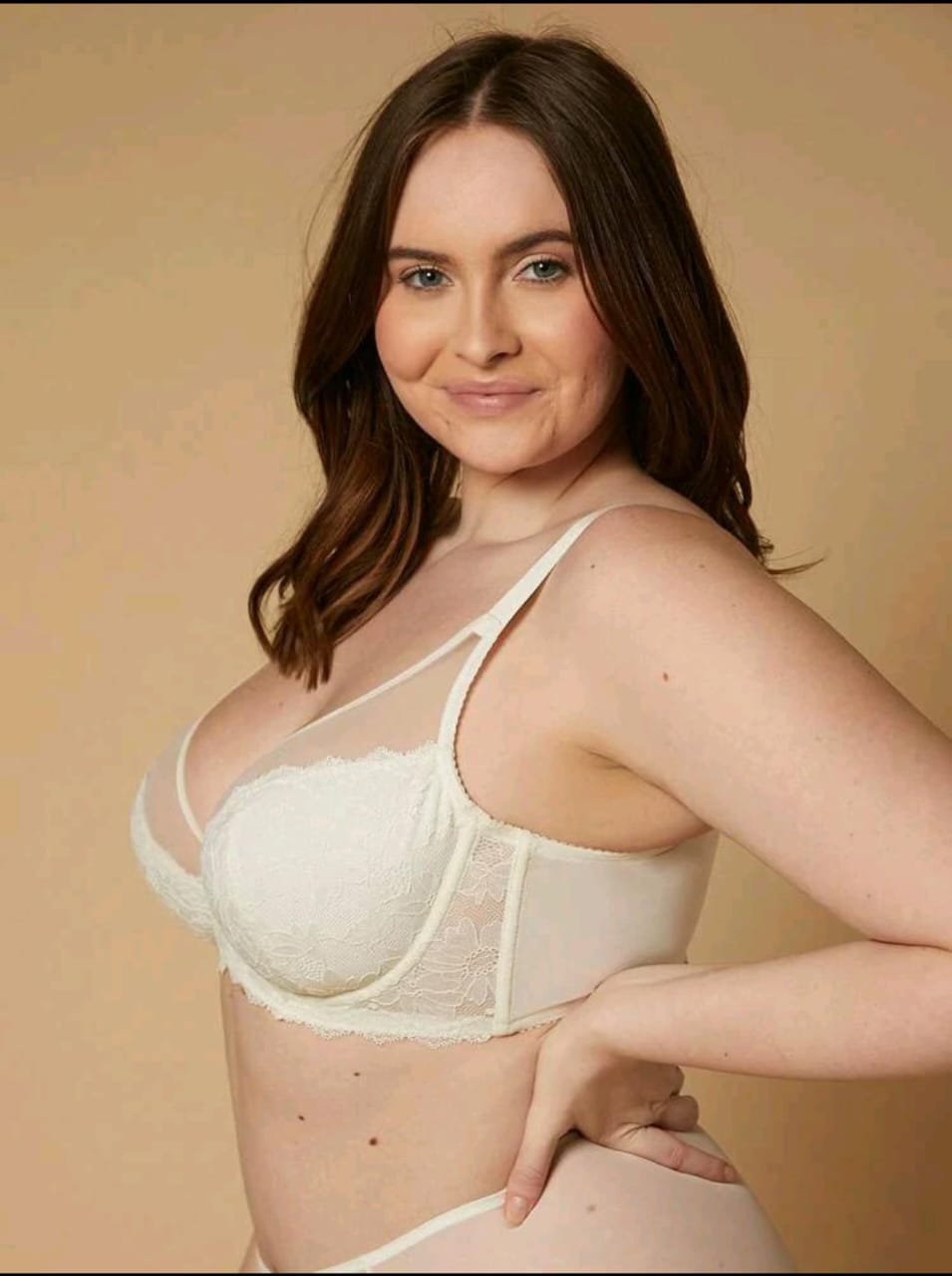 Classic Lace Full-Coverage Bra (Plus Size White)