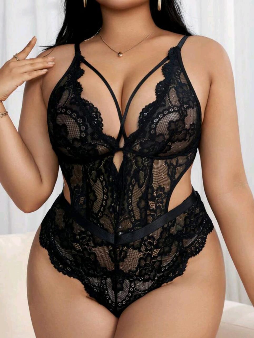 Floral Lace Plus-Size Bodysuit (Black)